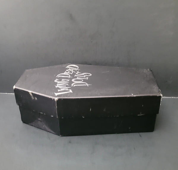 Living Dead Doll, Hush.