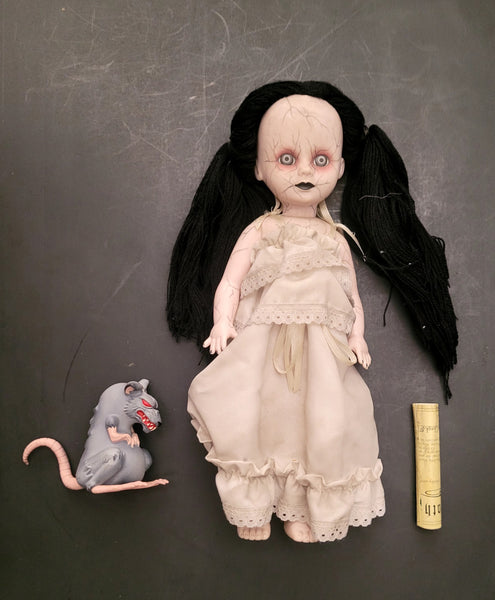 Living Dead Doll, Hush.